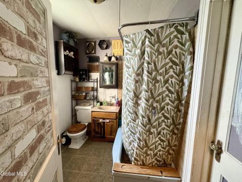 142 2nd Avenue Gloversville NY 12078