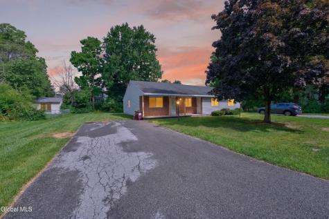 17 Berwyn Street Schenectady NY 12304