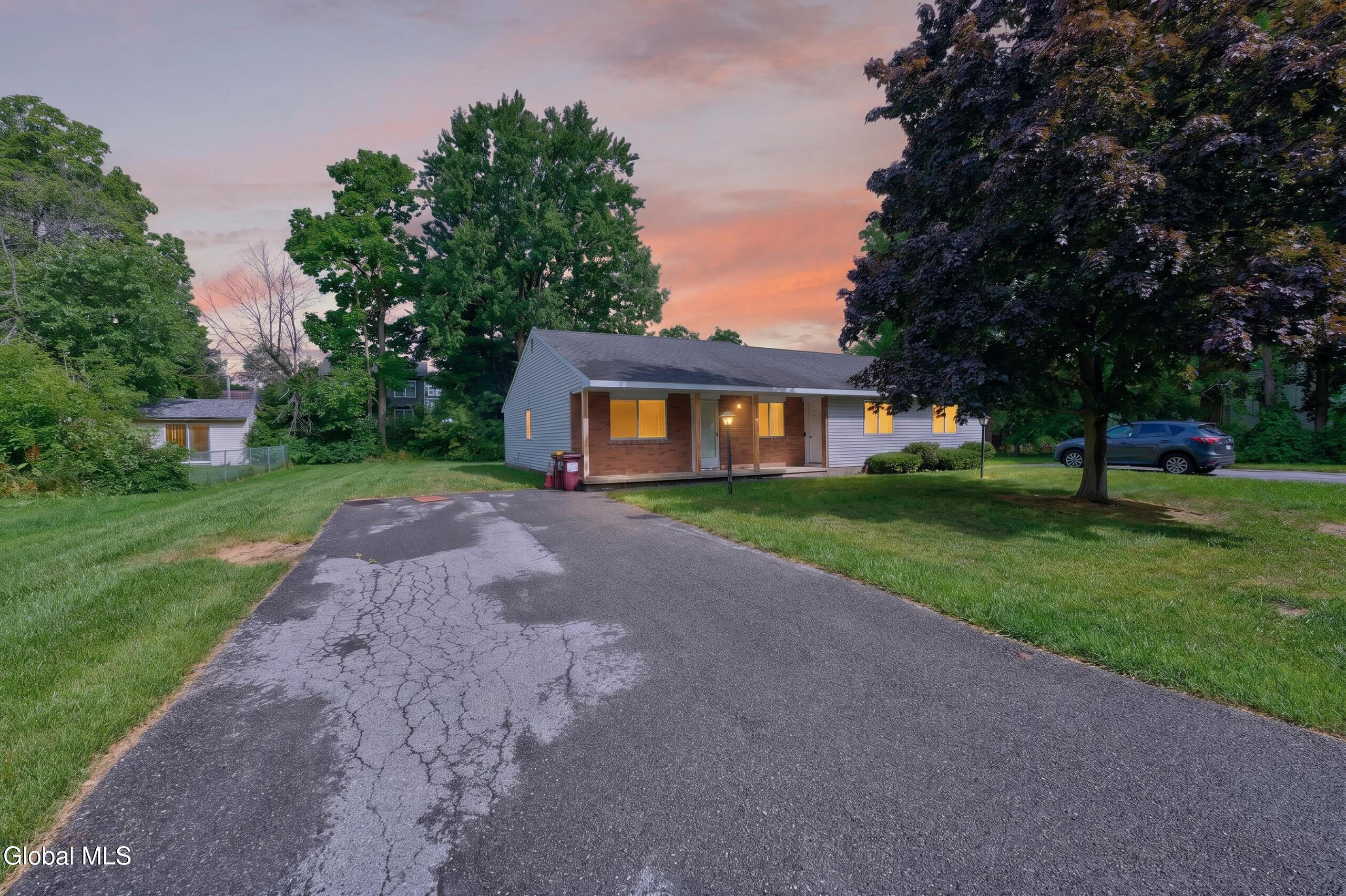 17 Berwyn Street Schenectady NY 12304
