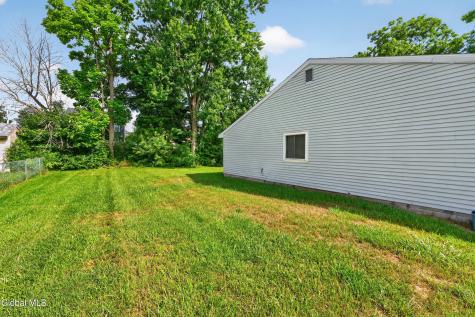 17 Berwyn Street Schenectady NY 12304