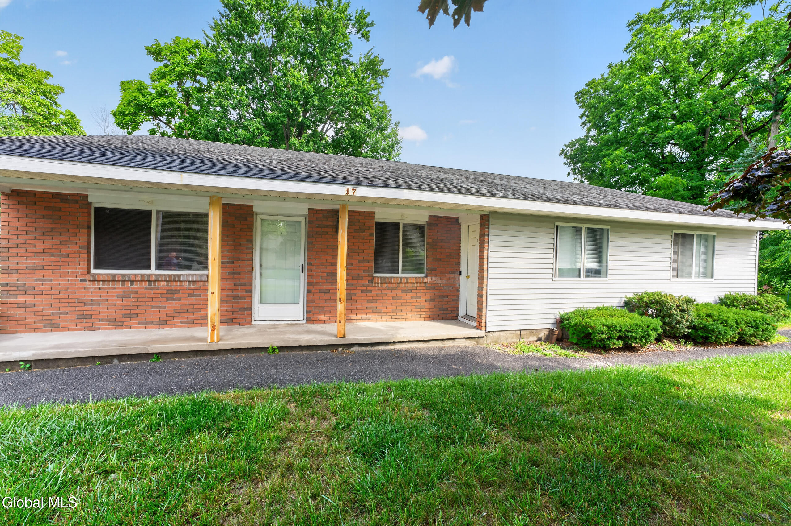 17 Berwyn Street Schenectady NY 12304