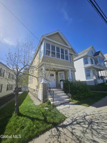 8 Lomasney Avenue Schenectady NY 12308