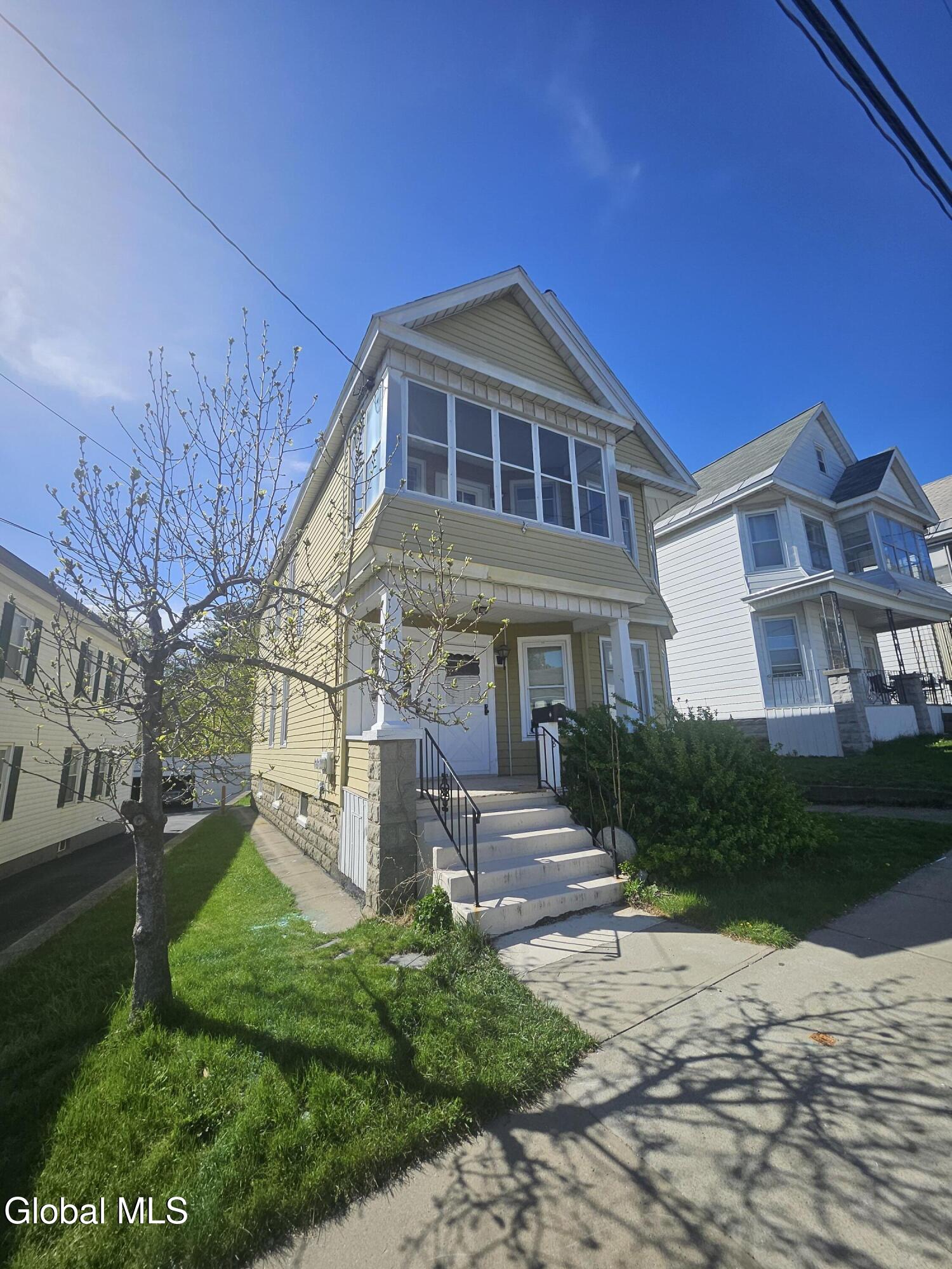 8 Lomasney Avenue Schenectady NY 12308