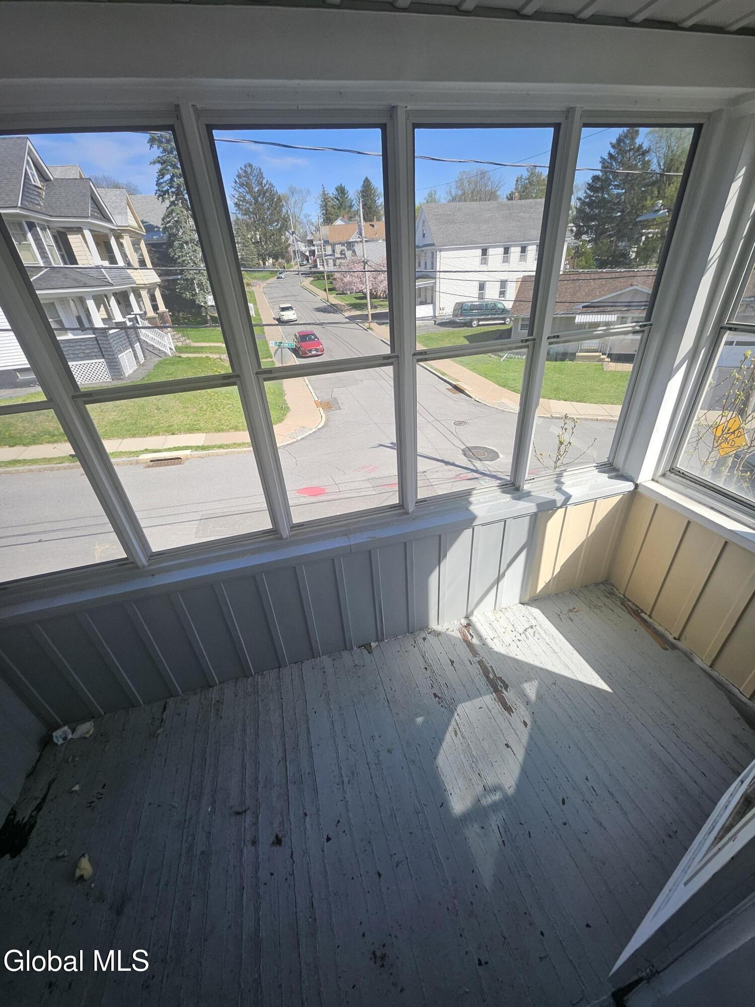 8 Lomasney Avenue Schenectady NY 12308