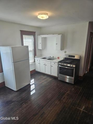 8 Lomasney Avenue Schenectady NY 12308