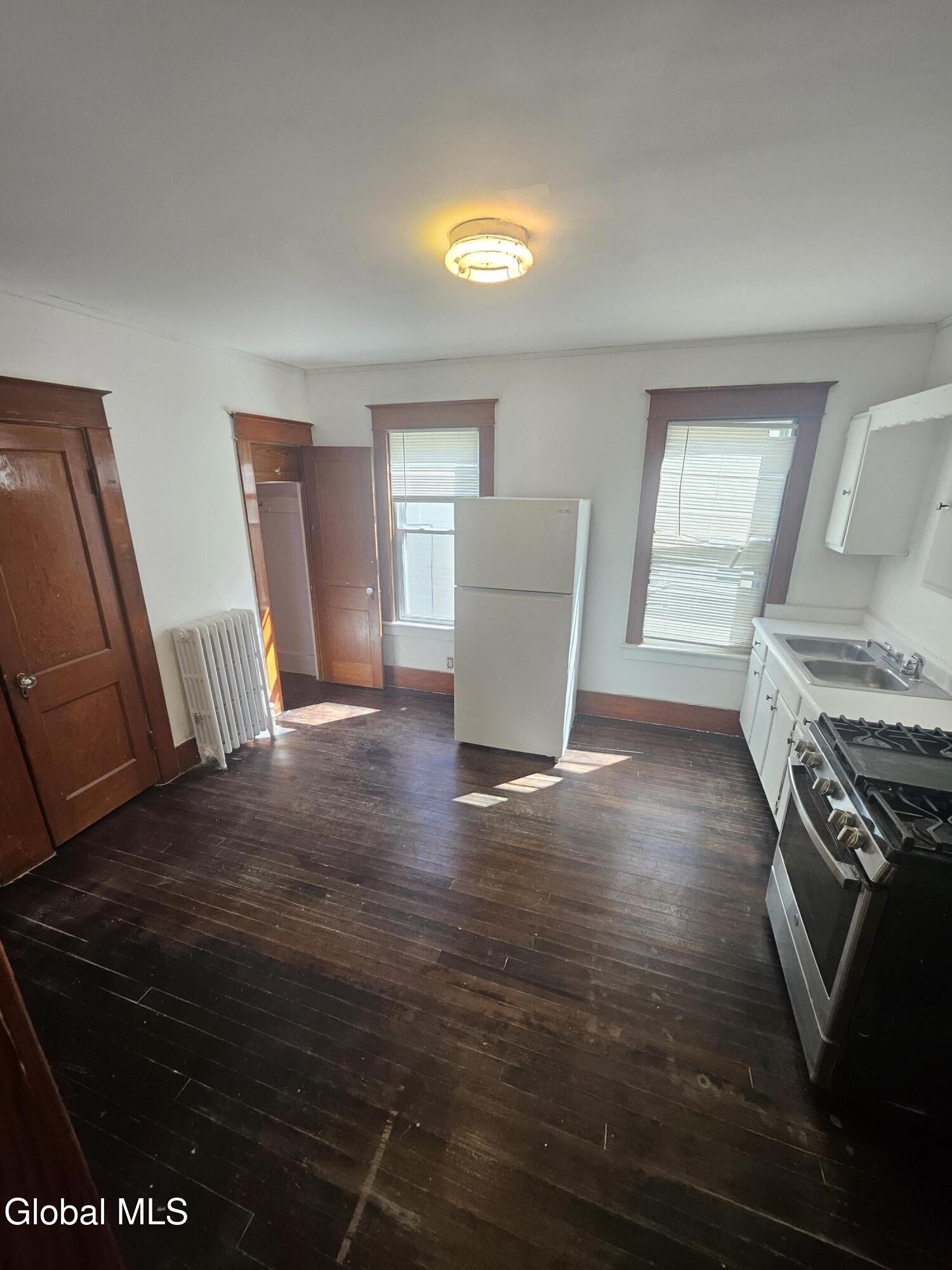 8 Lomasney Avenue Schenectady NY 12308