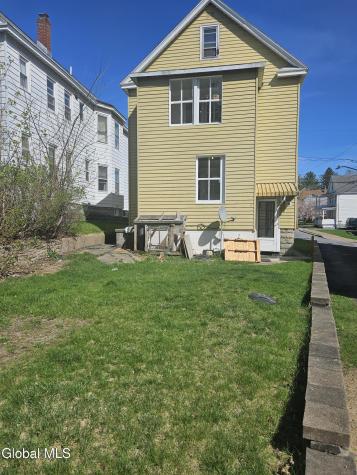 8 Lomasney Avenue Schenectady NY 12308