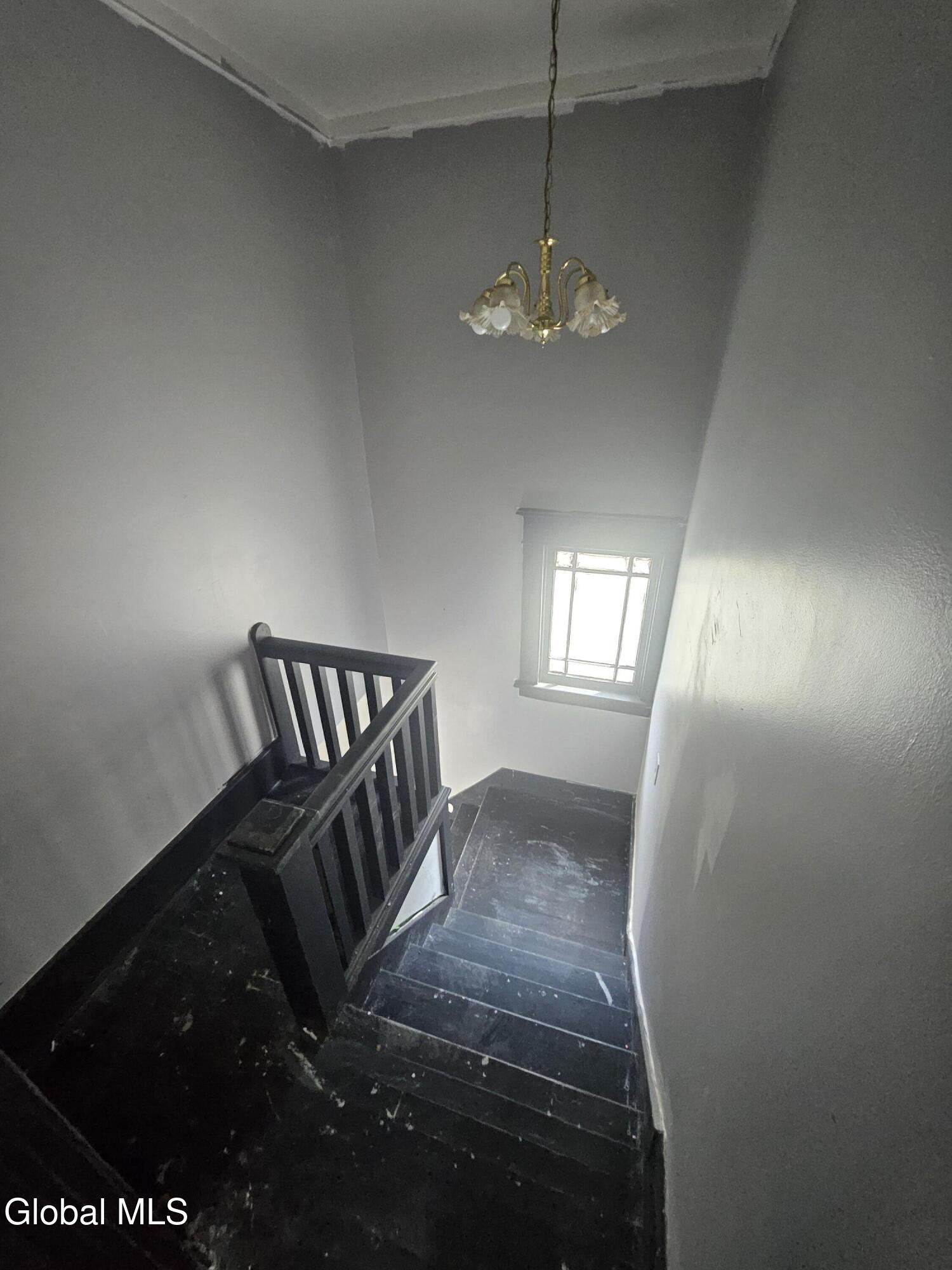 8 Lomasney Avenue Schenectady NY 12308