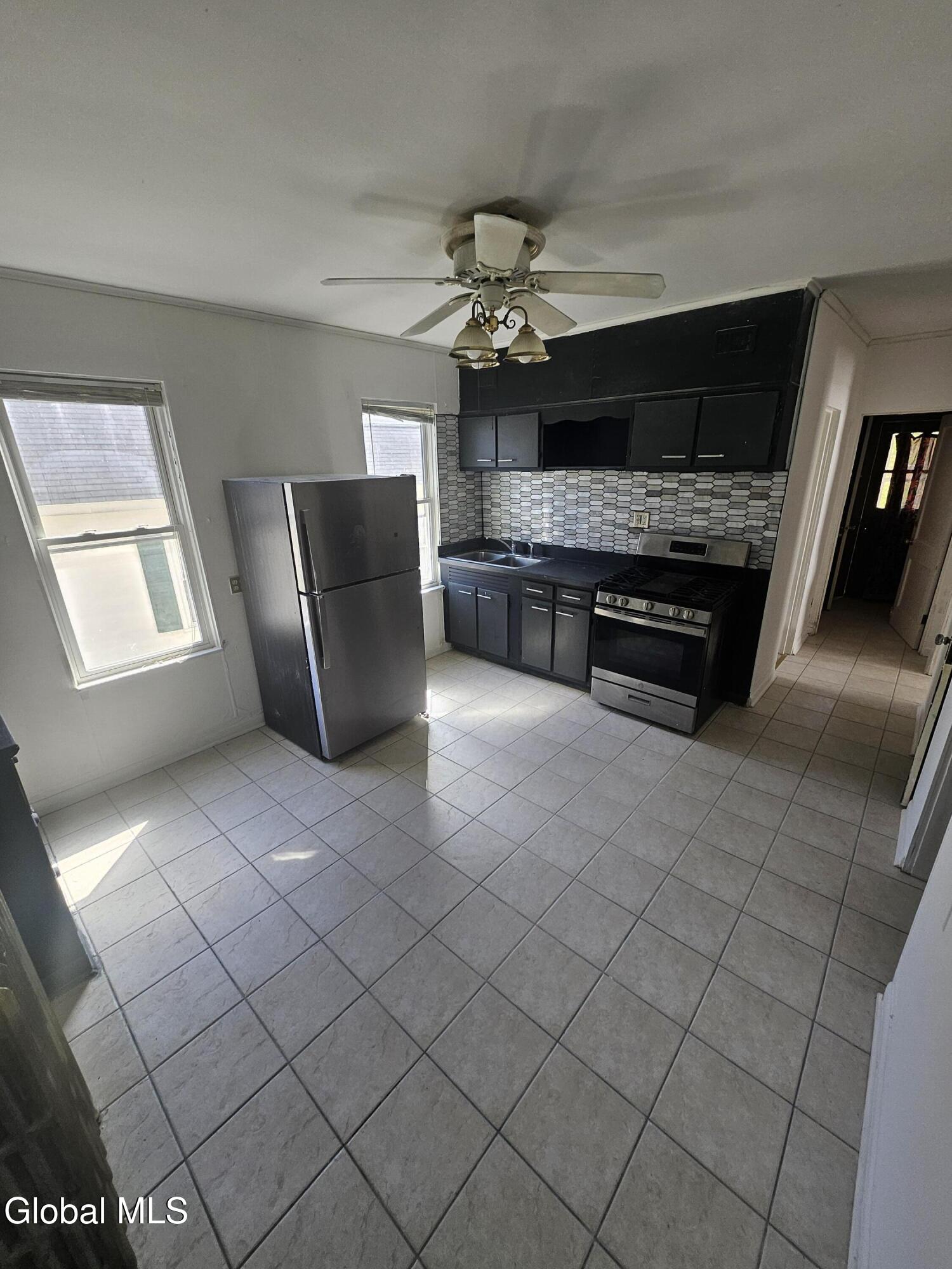 8 Lomasney Avenue Schenectady NY 12308