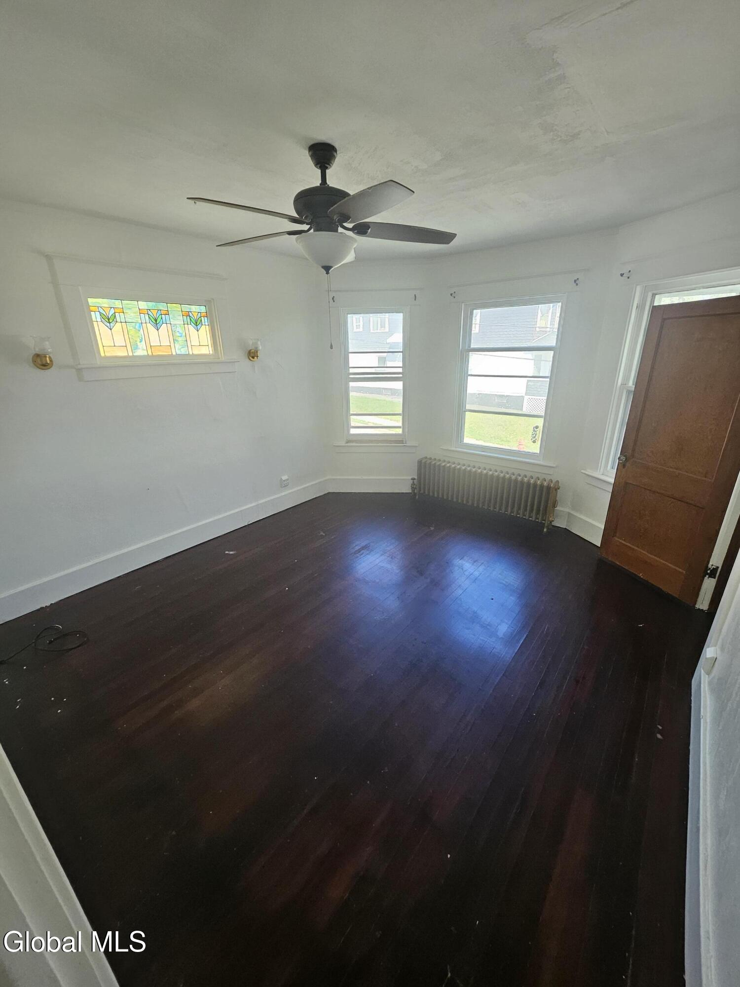 8 Lomasney Avenue Schenectady NY 12308