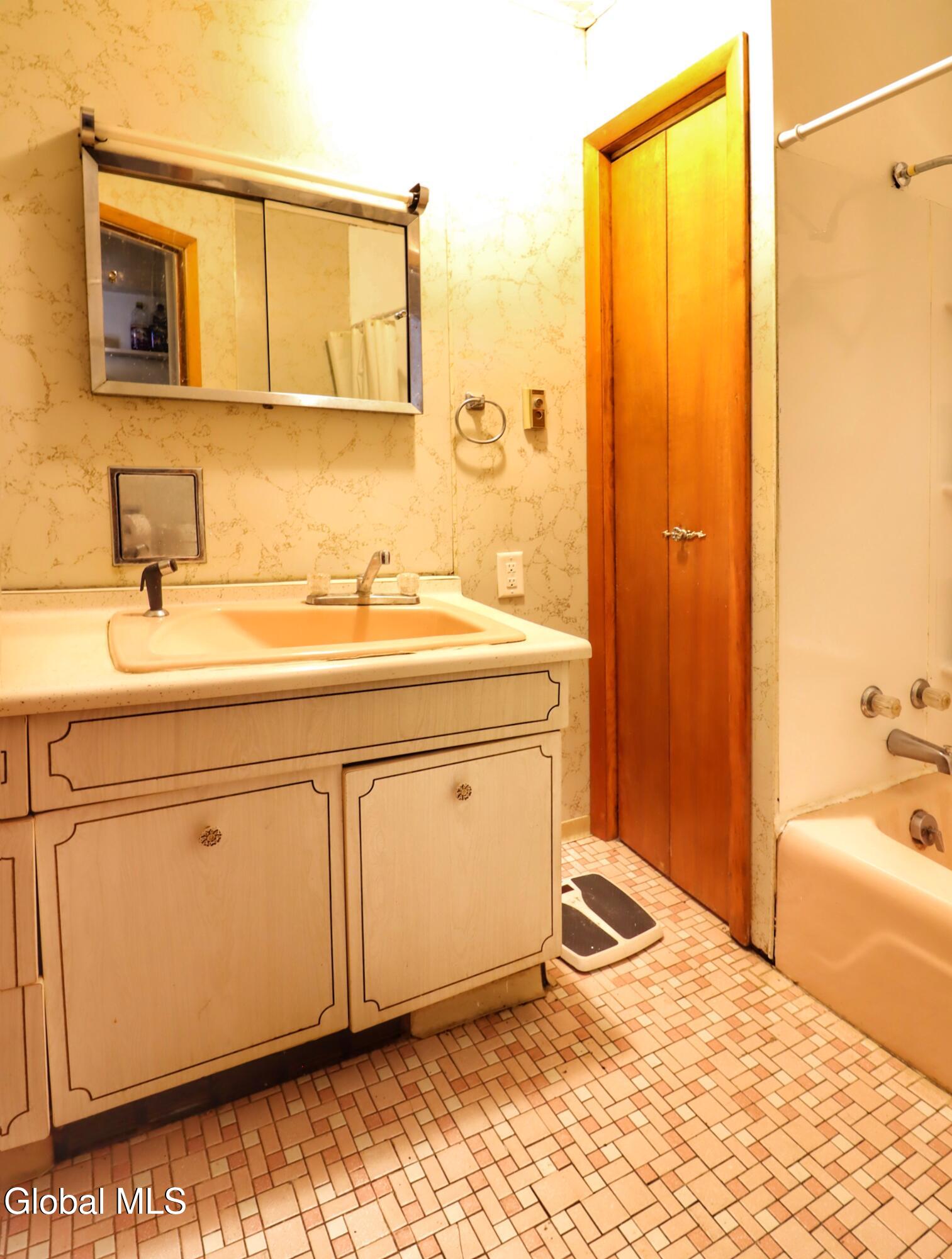 694 4th Avenue Troy NY 12182