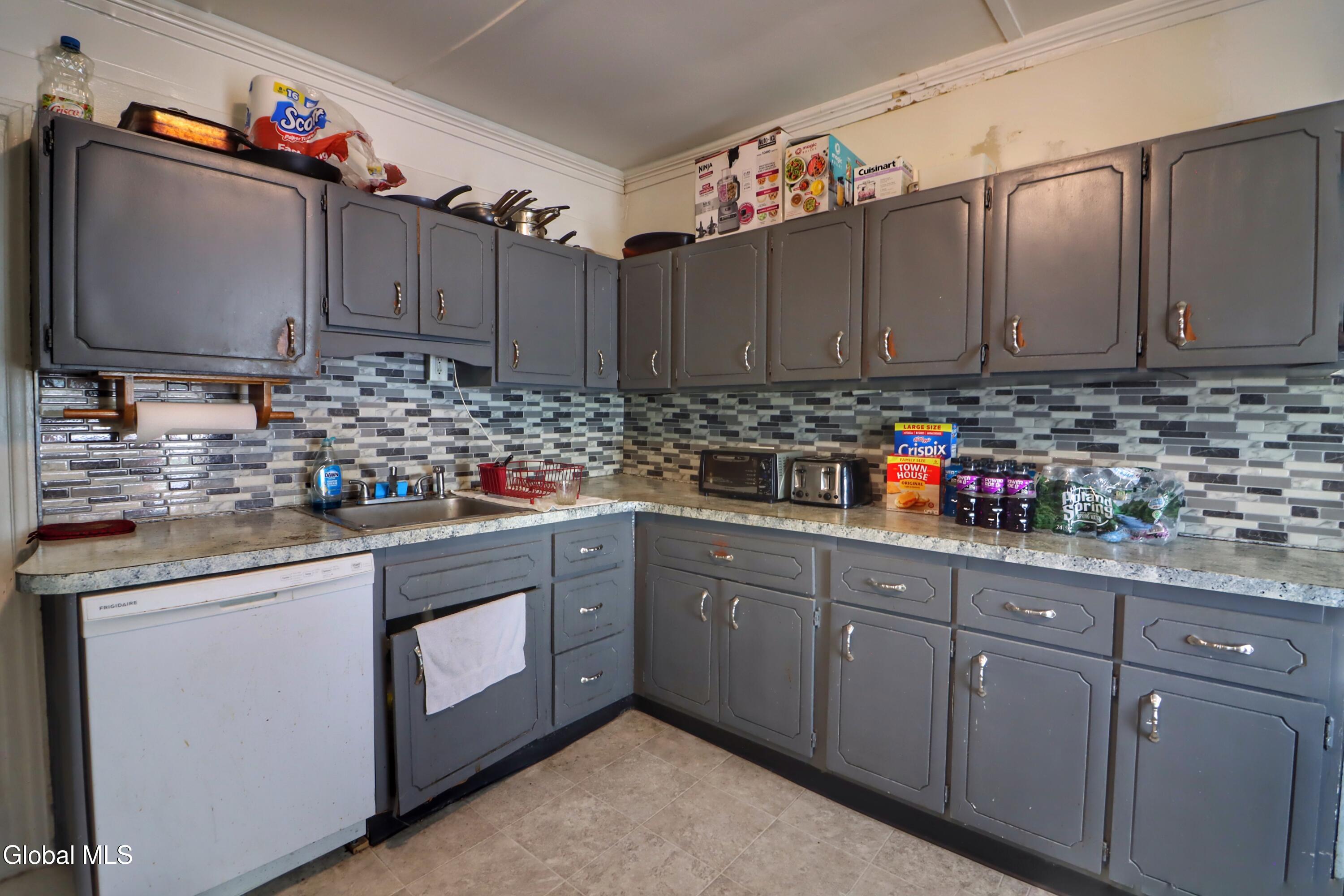 694 4th Avenue Troy NY 12182