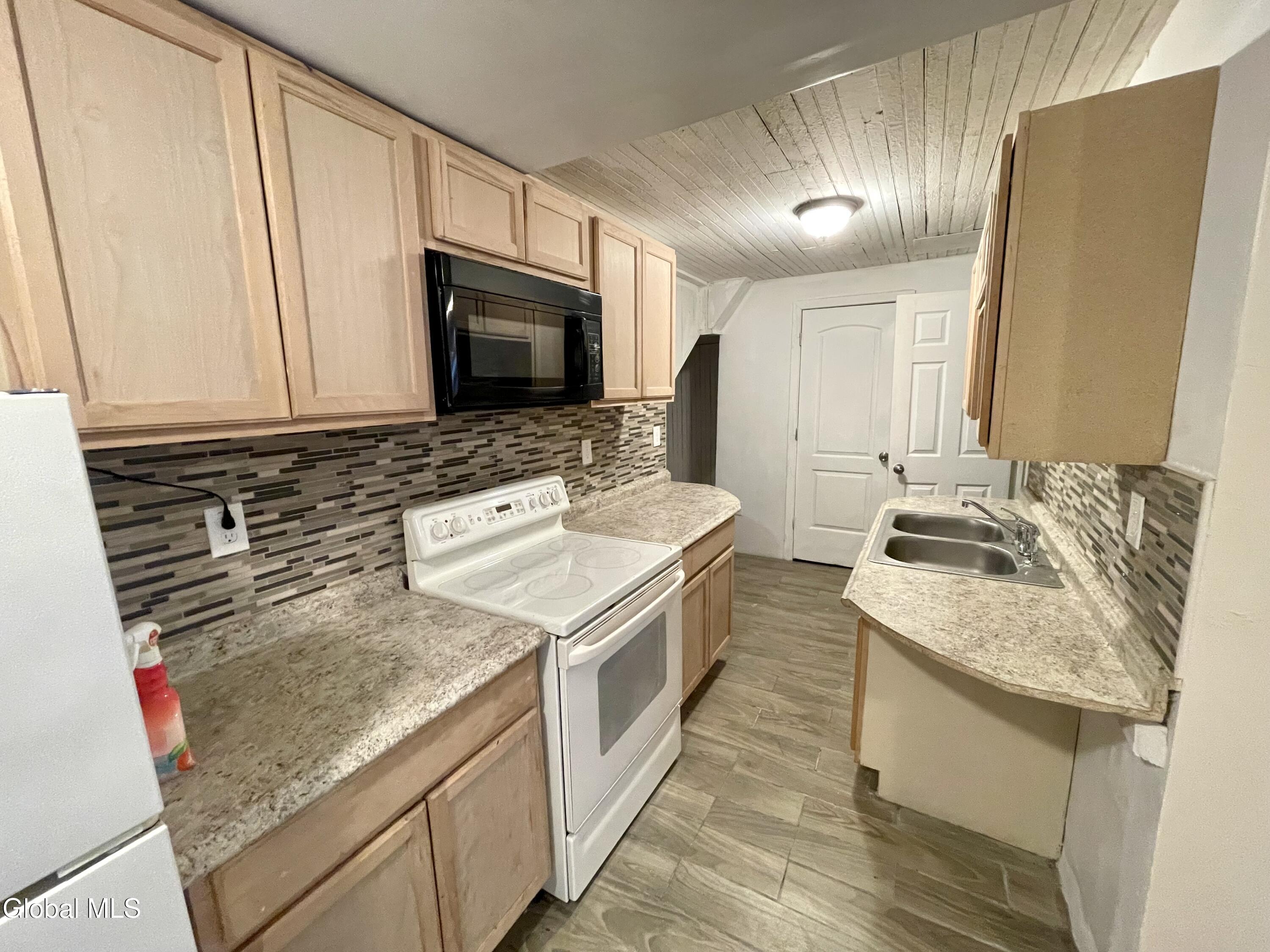 197 Vrooman Avenue Amsterdam NY 12010
