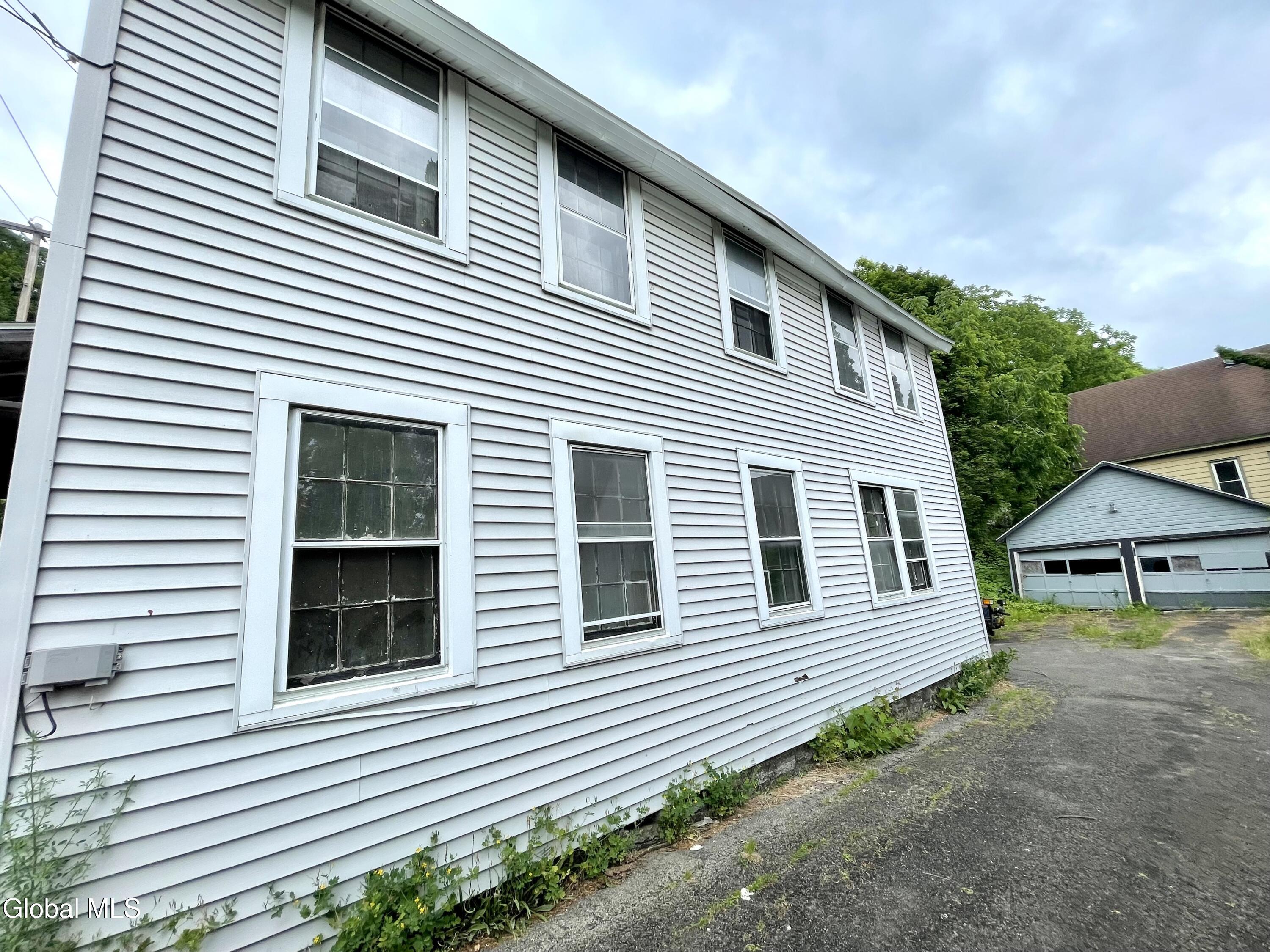 197 Vrooman Avenue Amsterdam NY 12010