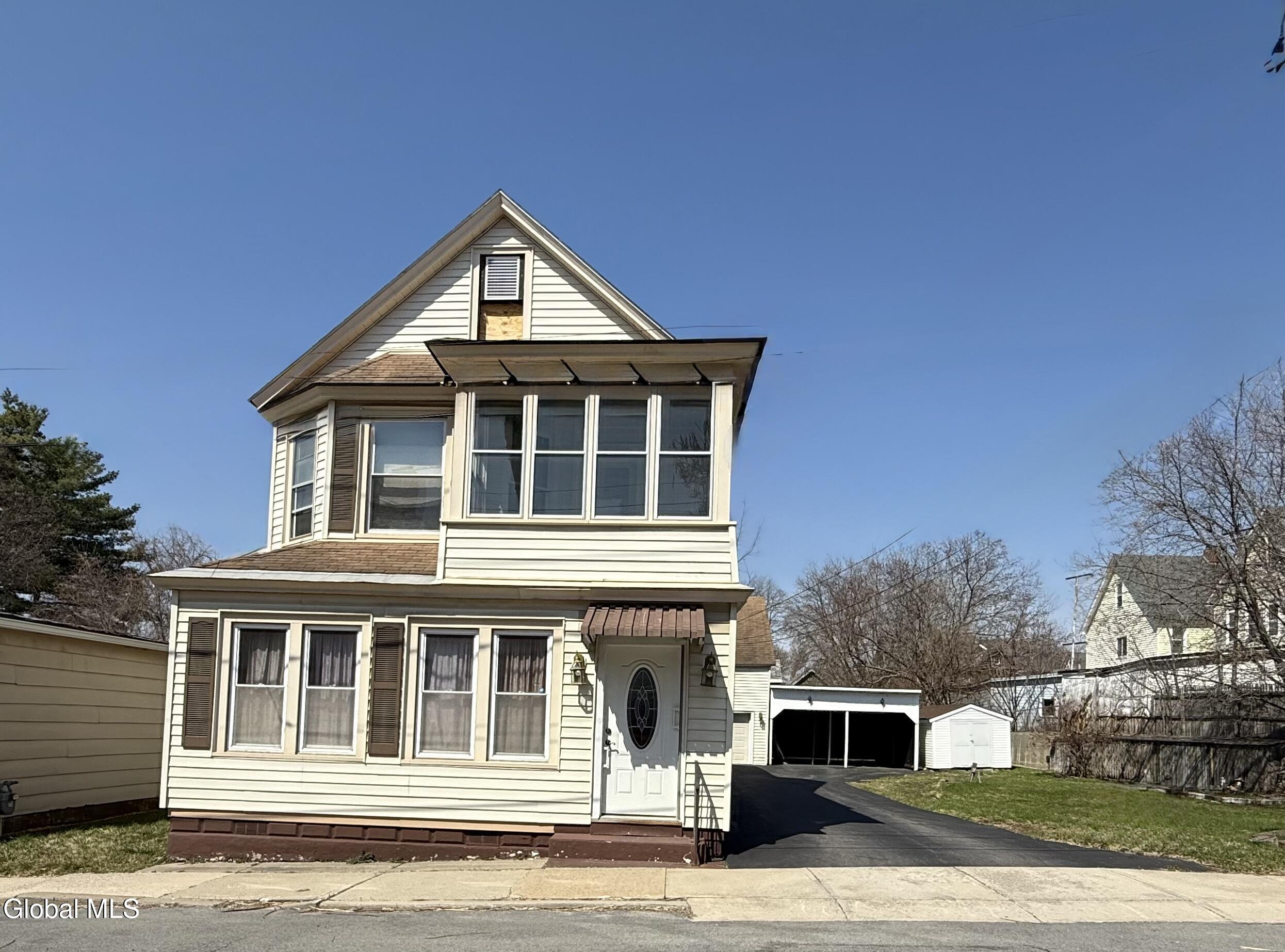 12 Yeoman Street Amsterdam NY 12010