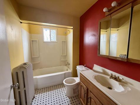 12 Yeoman Street Amsterdam NY 12010