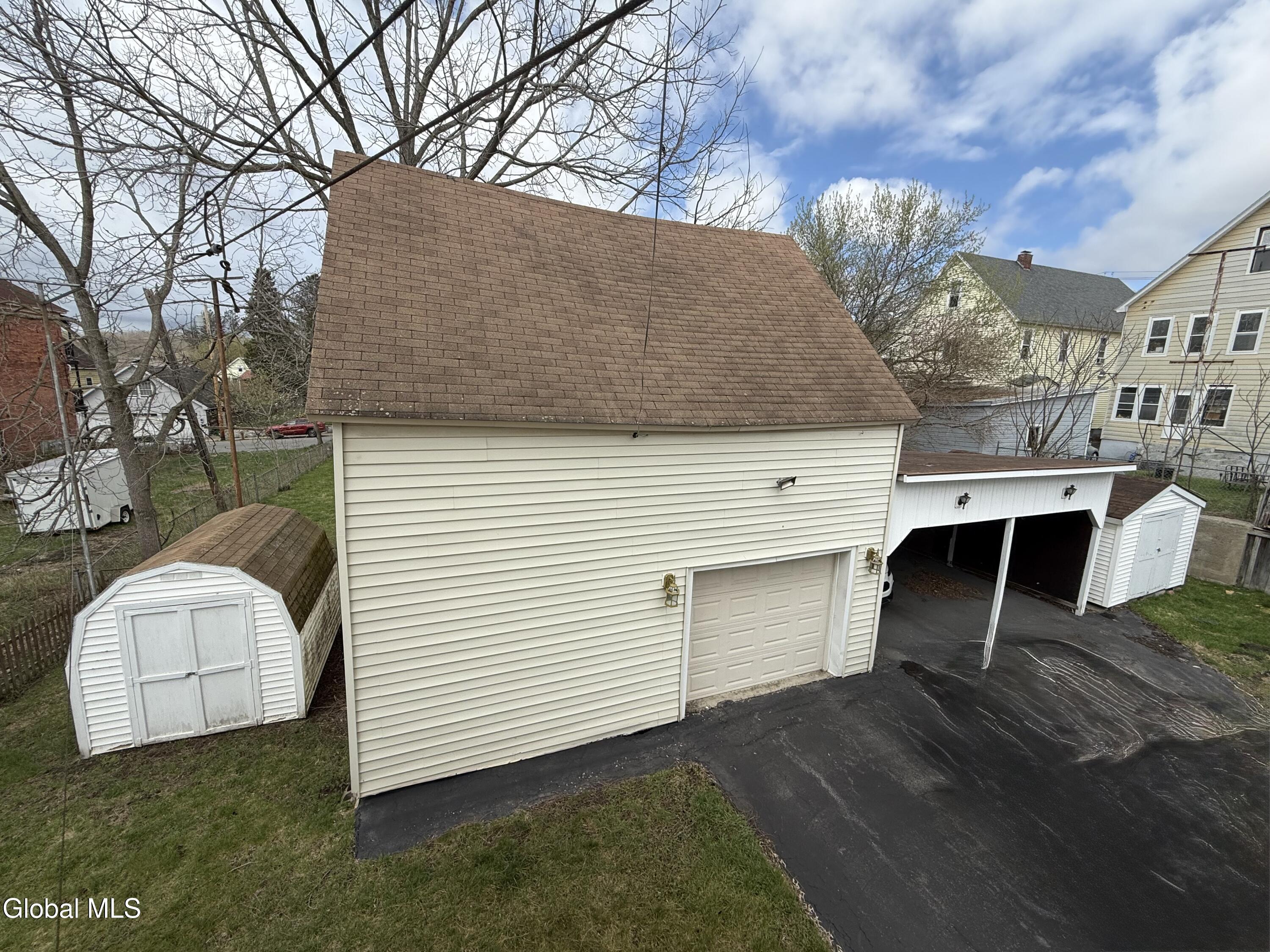 12 Yeoman Street Amsterdam NY 12010