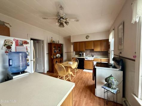 12 Yeoman Street Amsterdam NY 12010