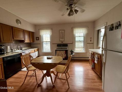 12 Yeoman Street Amsterdam NY 12010
