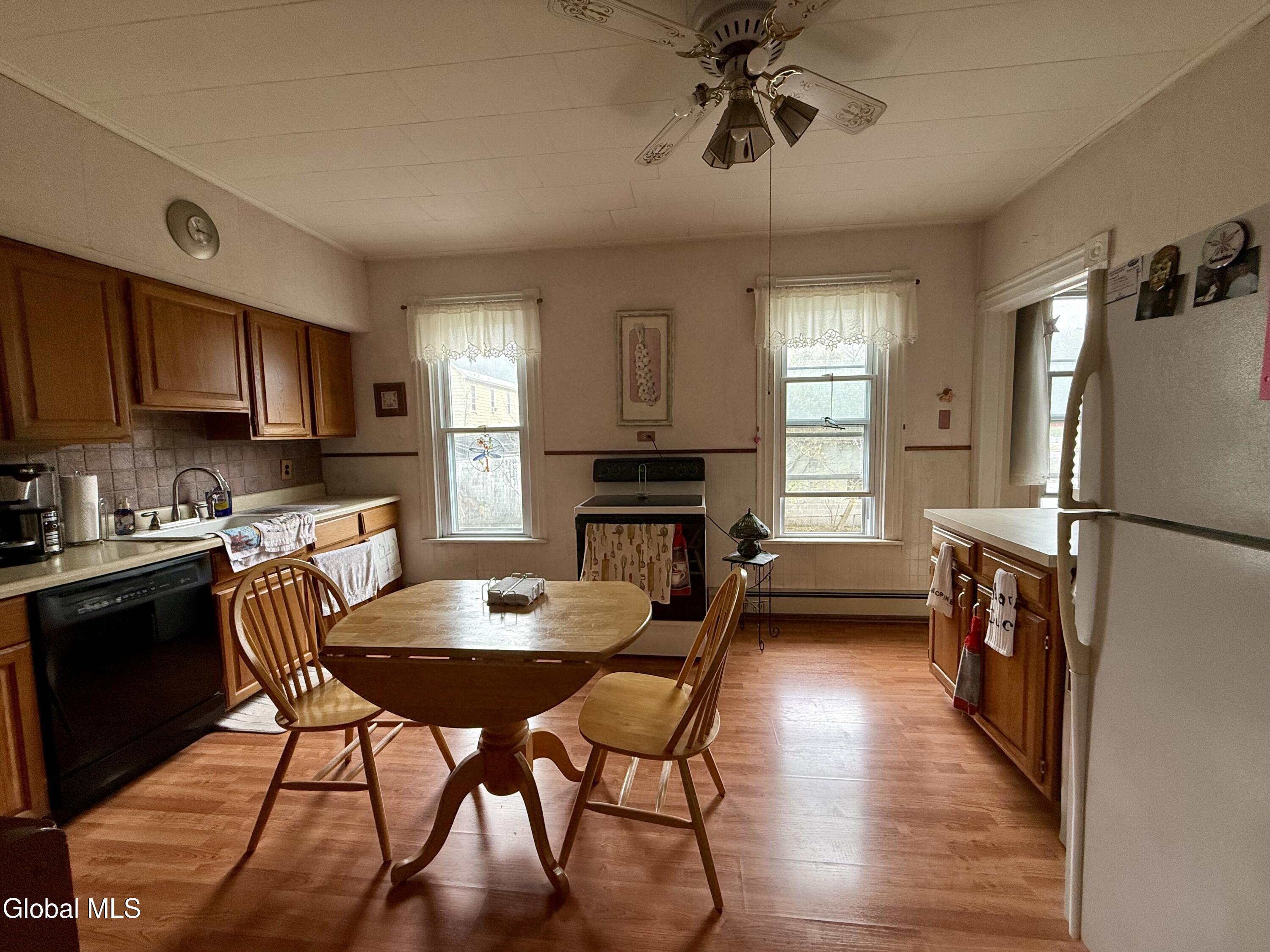 12 Yeoman Street Amsterdam NY 12010