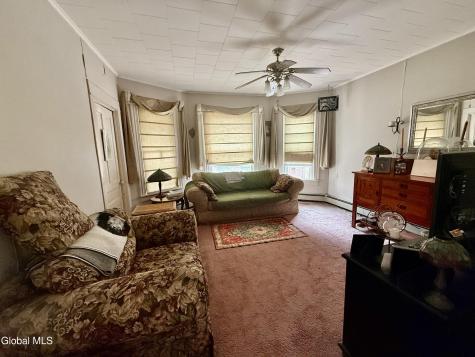 12 Yeoman Street Amsterdam NY 12010