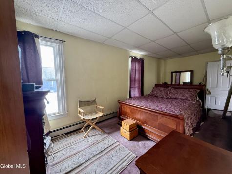 12 Yeoman Street Amsterdam NY 12010