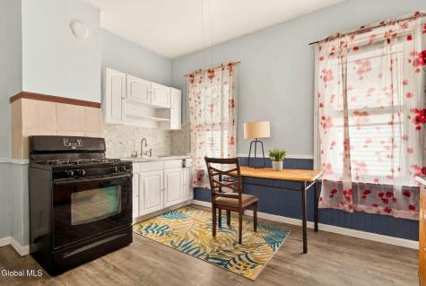 928 Delamont Avenue Schenectady NY 12307