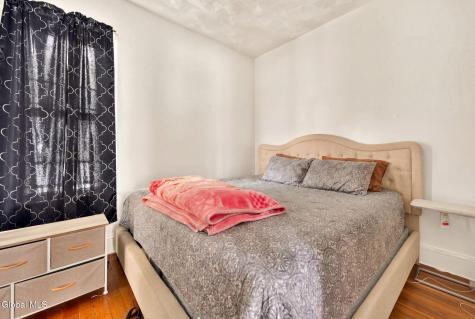 928 Delamont Avenue Schenectady NY 12307