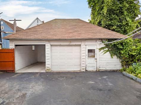 928 Delamont Avenue Schenectady NY 12307