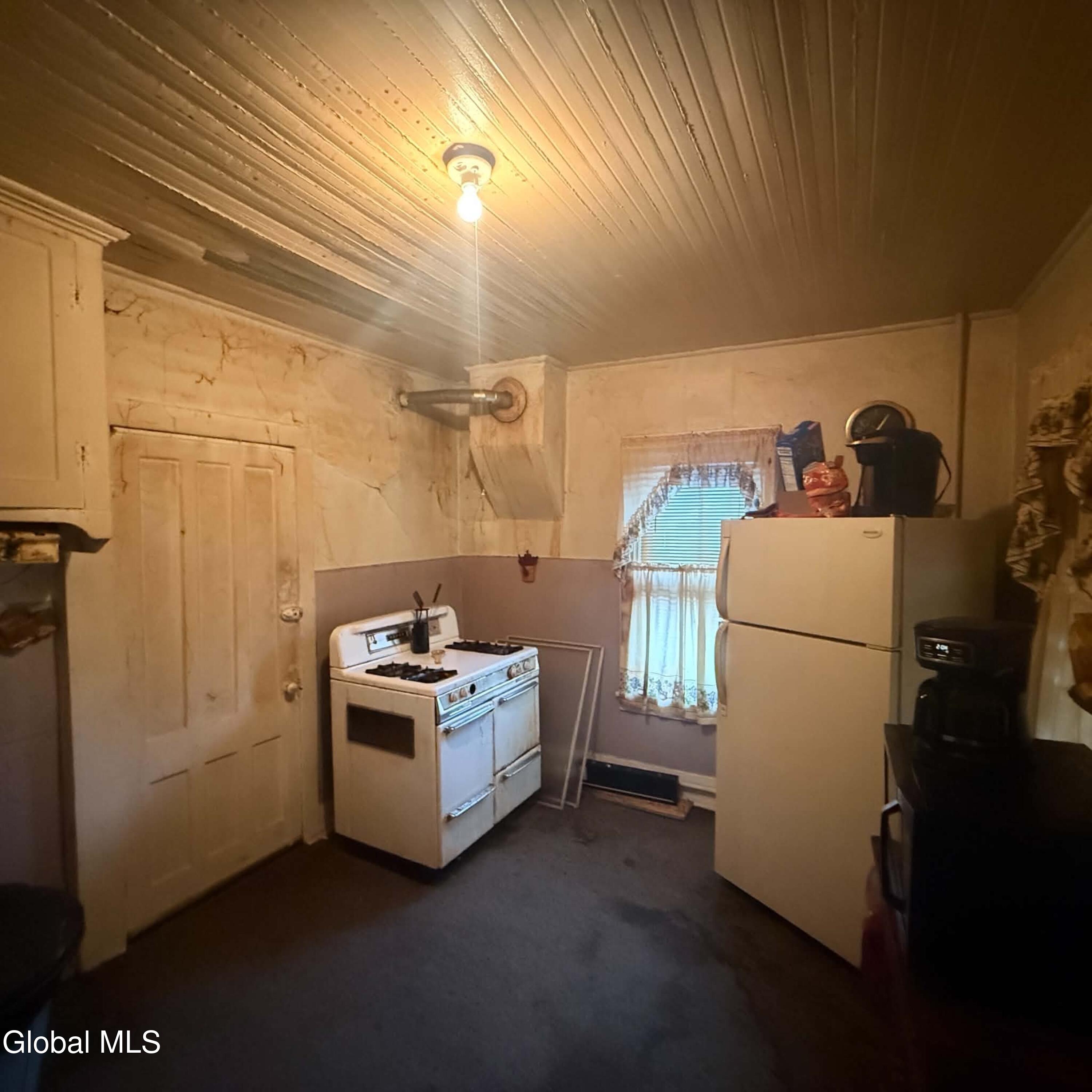58 3rd Street Gloversville NY 12078