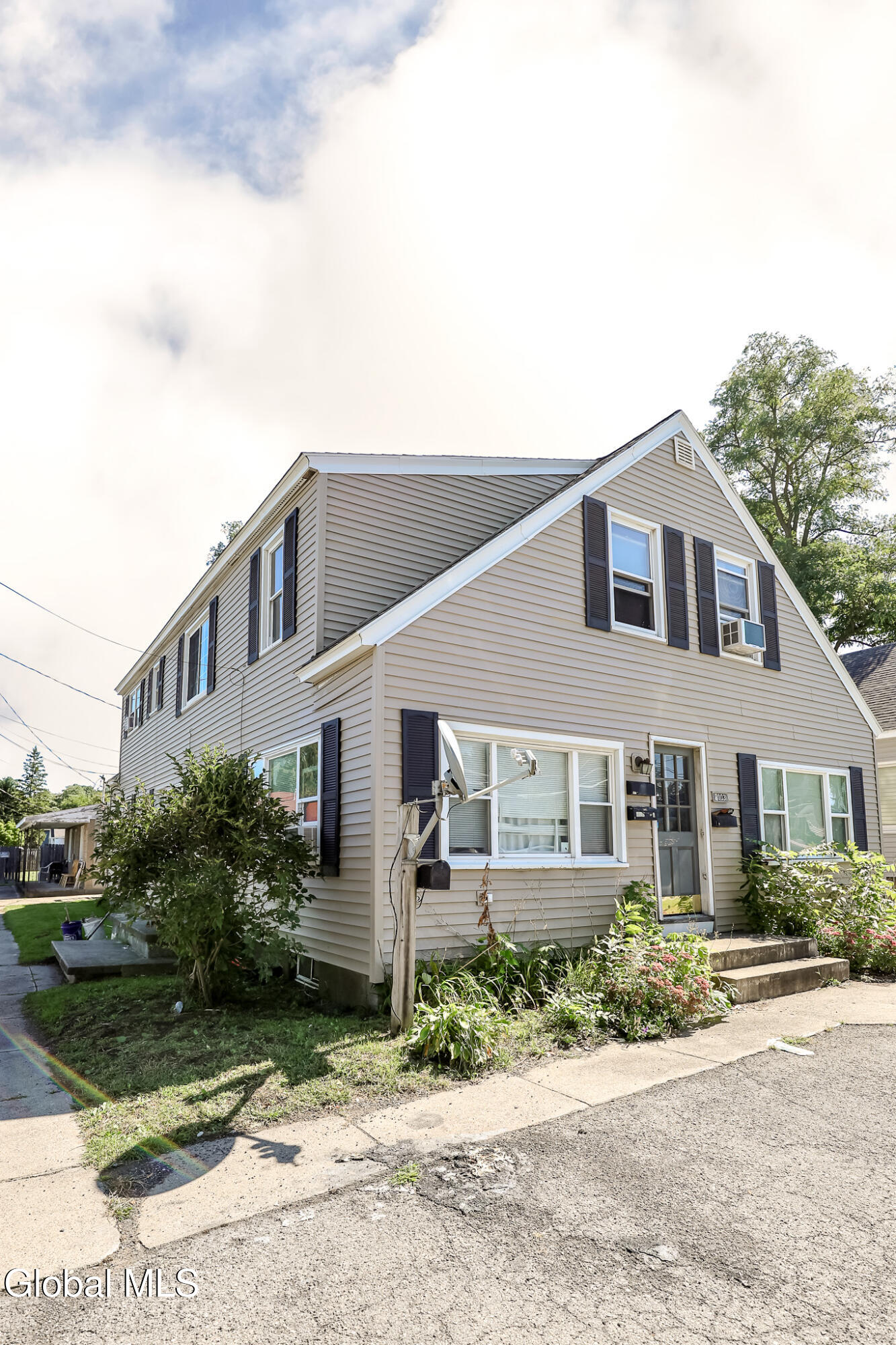 2003 Hamburg Street Schenectady NY 12304