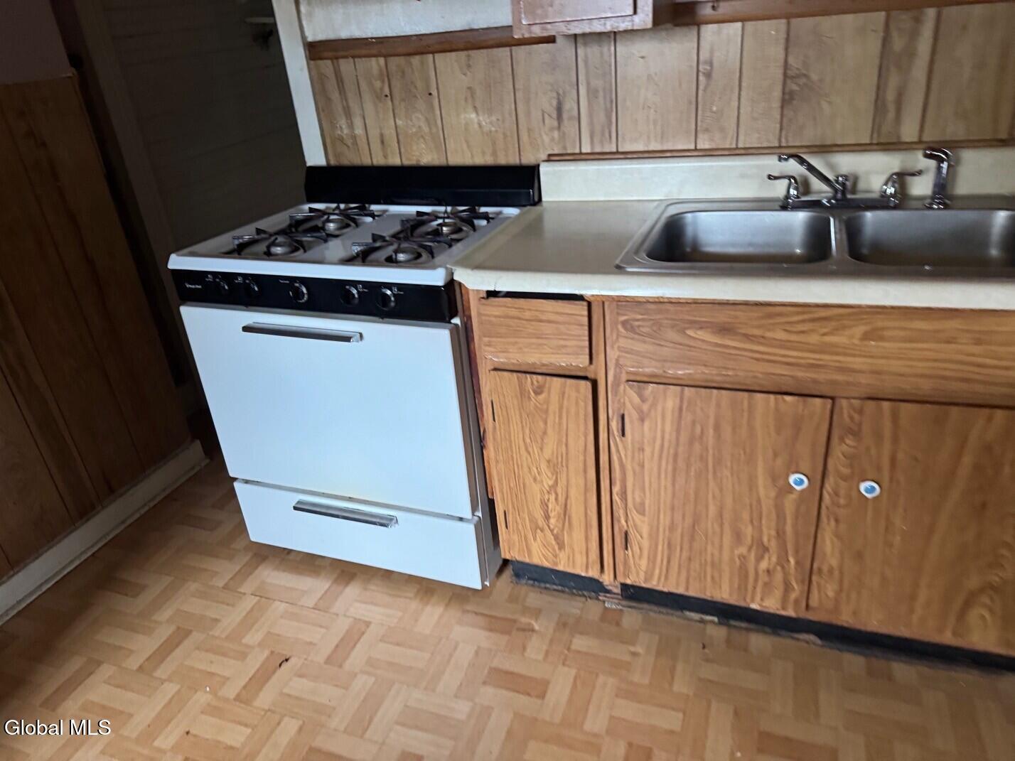 25 Steele Avenue Gloversville NY 12078