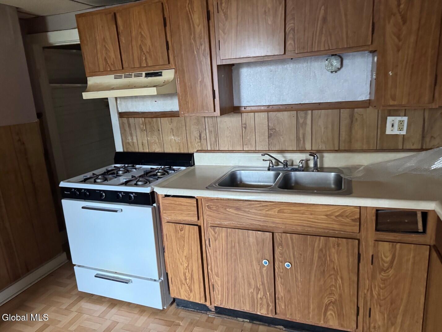 25 Steele Avenue Gloversville NY 12078