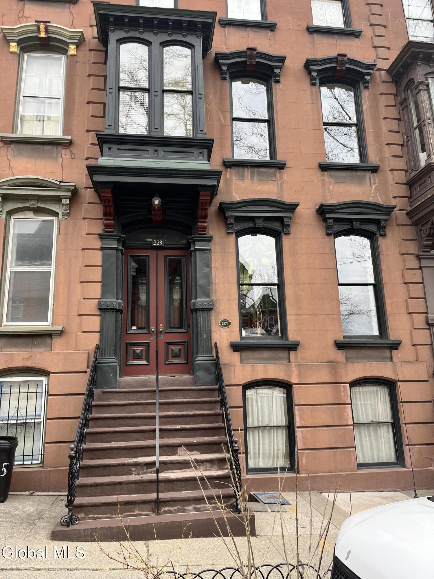 223 Lancaster Street Albany NY 12210