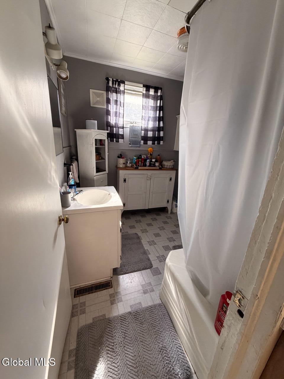 13 E 8th Avenue Gloversville NY 12078