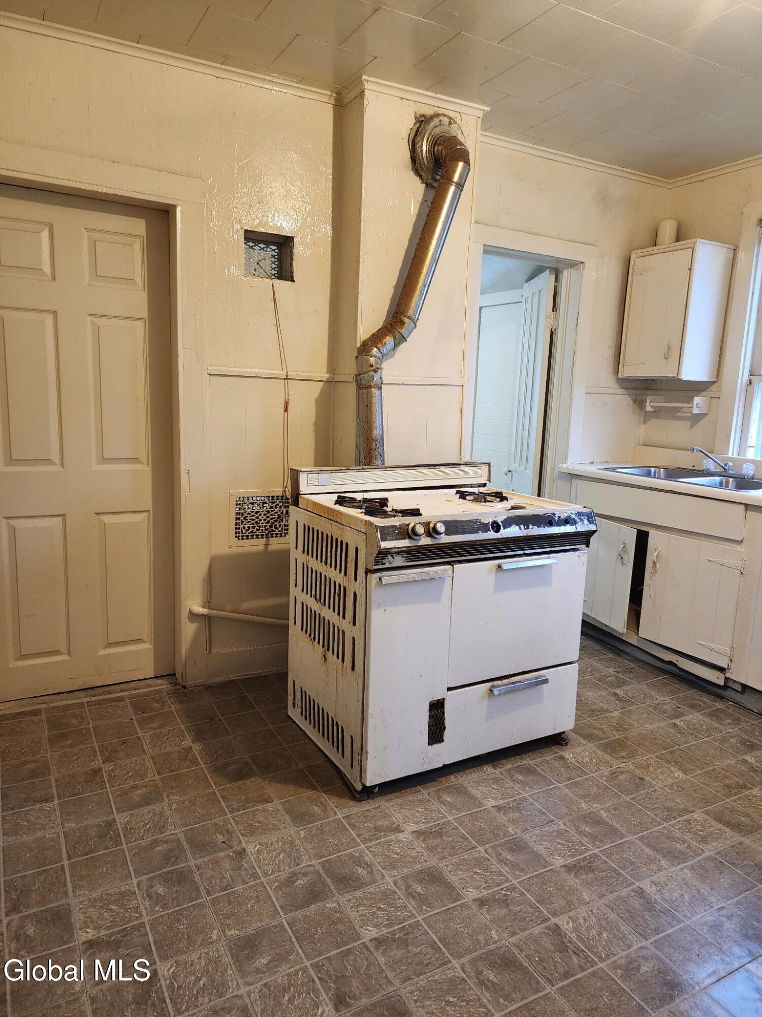 13 E 8th Avenue Gloversville NY 12078