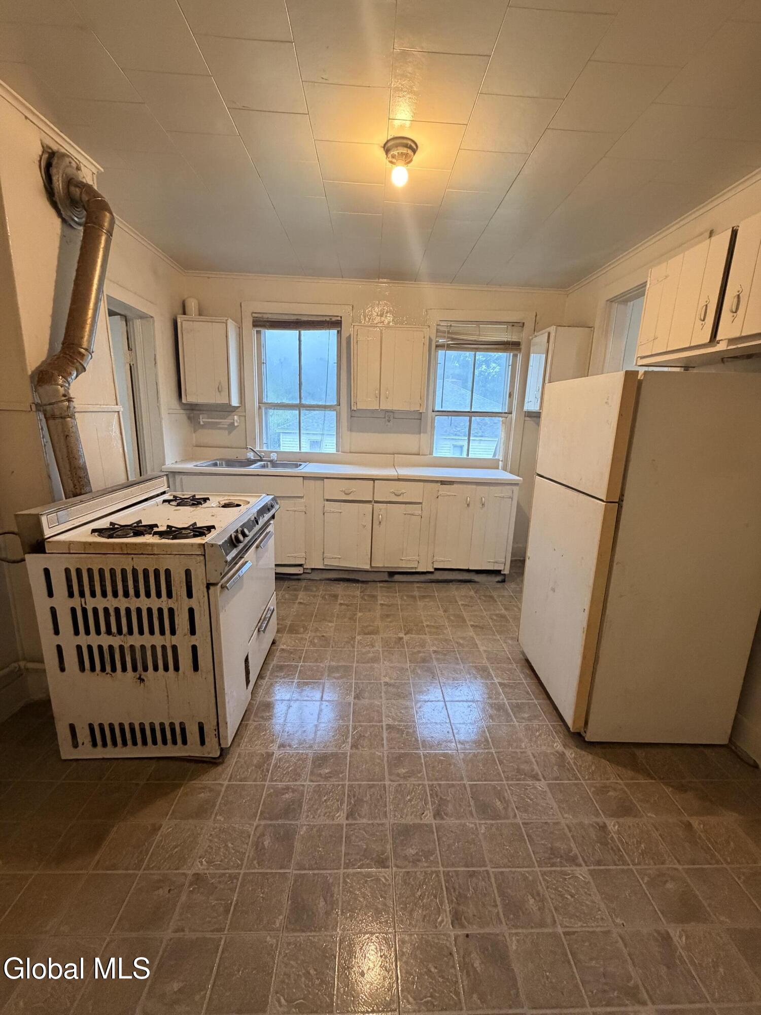 13 E 8th Avenue Gloversville NY 12078