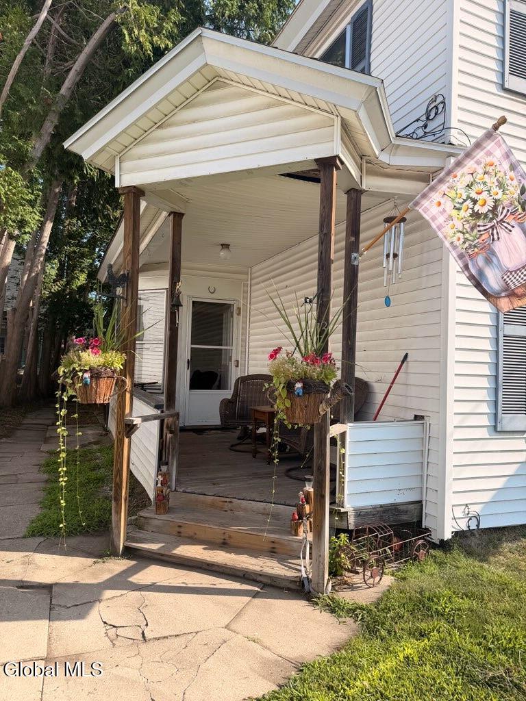13 E 8th Avenue Gloversville NY 12078