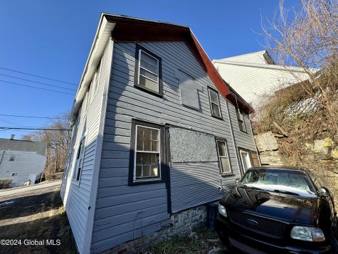 197 Vrooman Avenue Amsterdam NY 12010