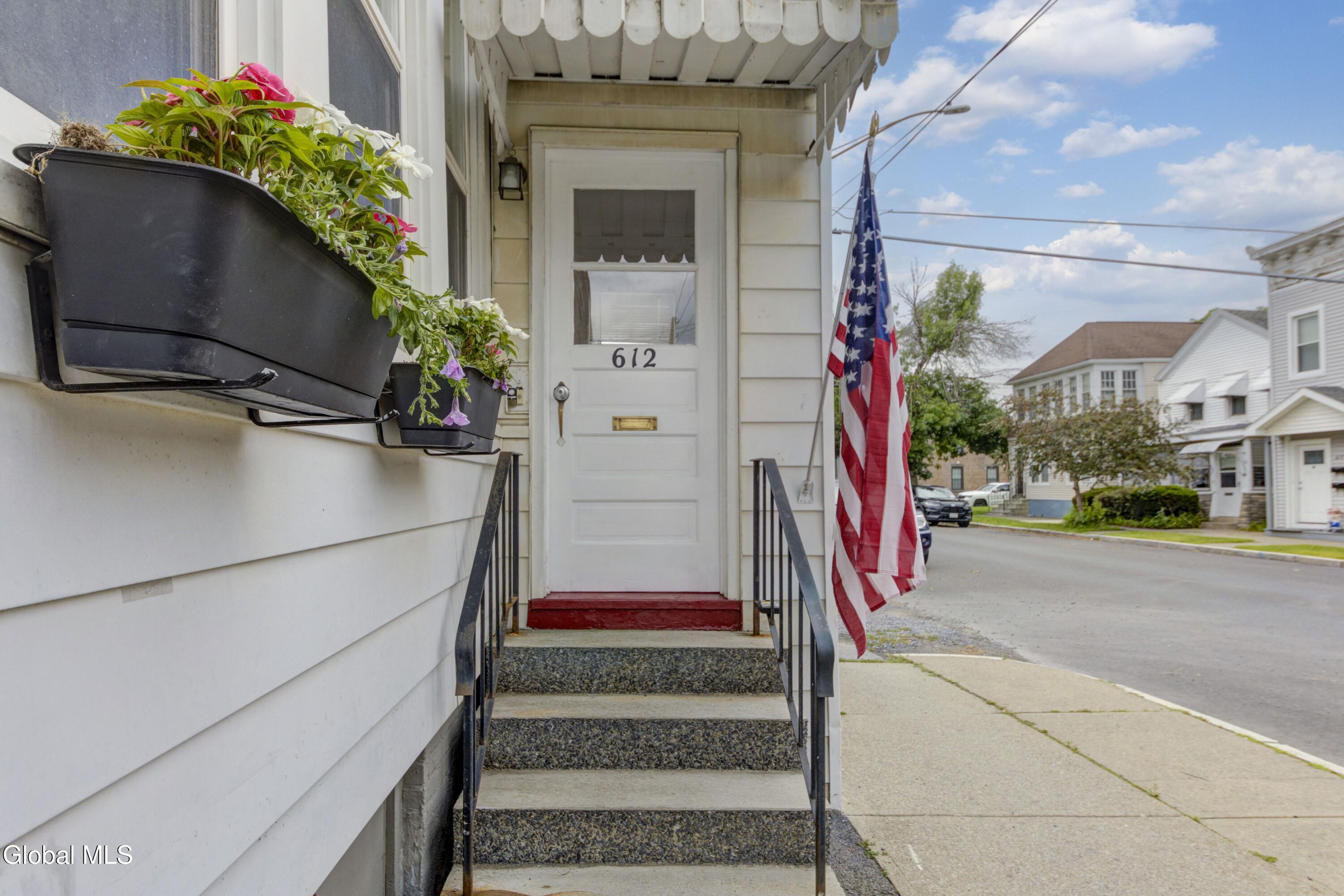 612 Twenty Third Street Watervliet NY 12189