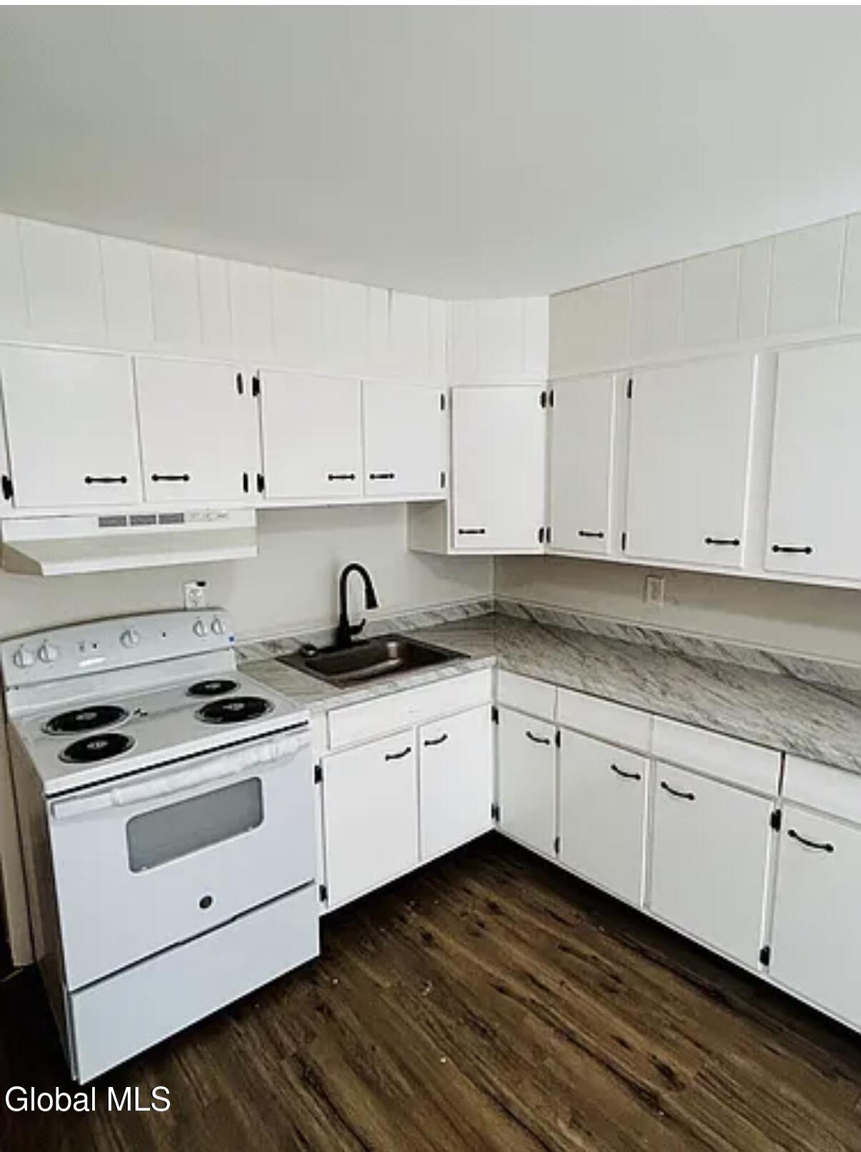 14 Chatham Street Nassau NY 12123