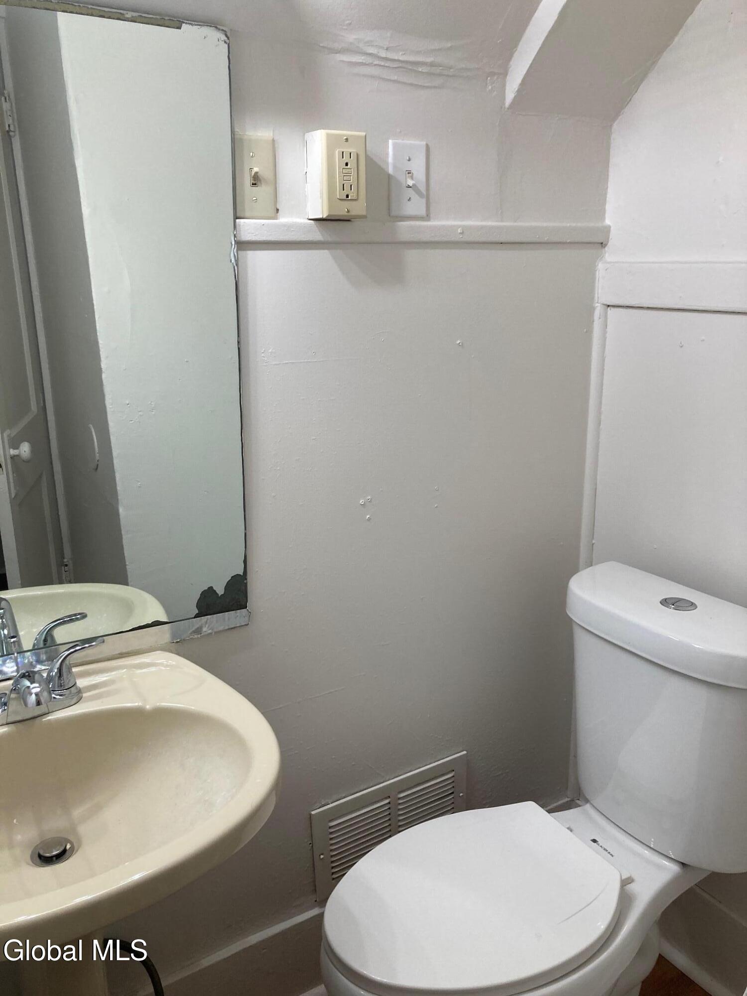 1562 Rugby Road Schenectady NY 12308