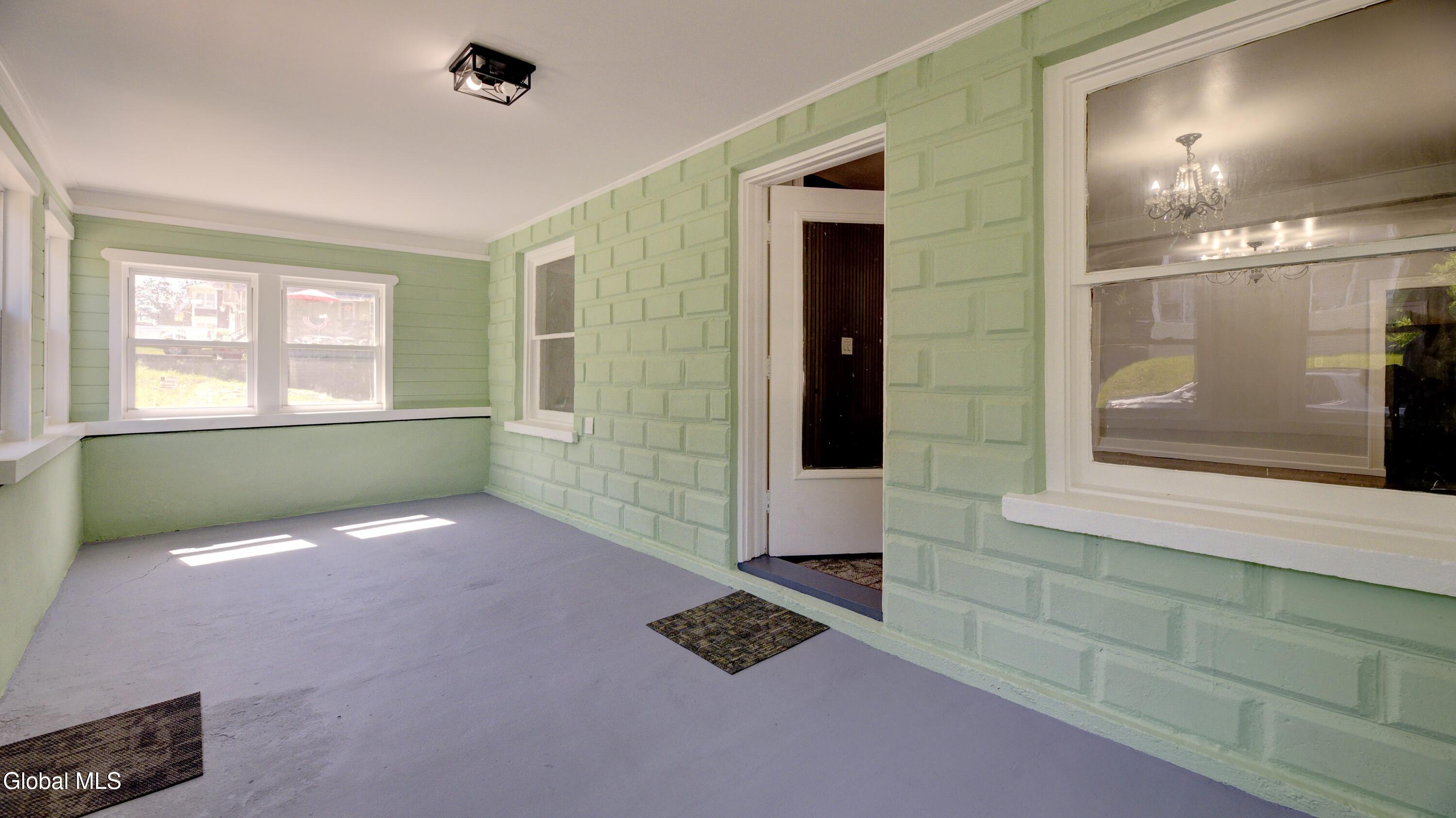 9 Mccleary Avenue Amsterdam NY 12010