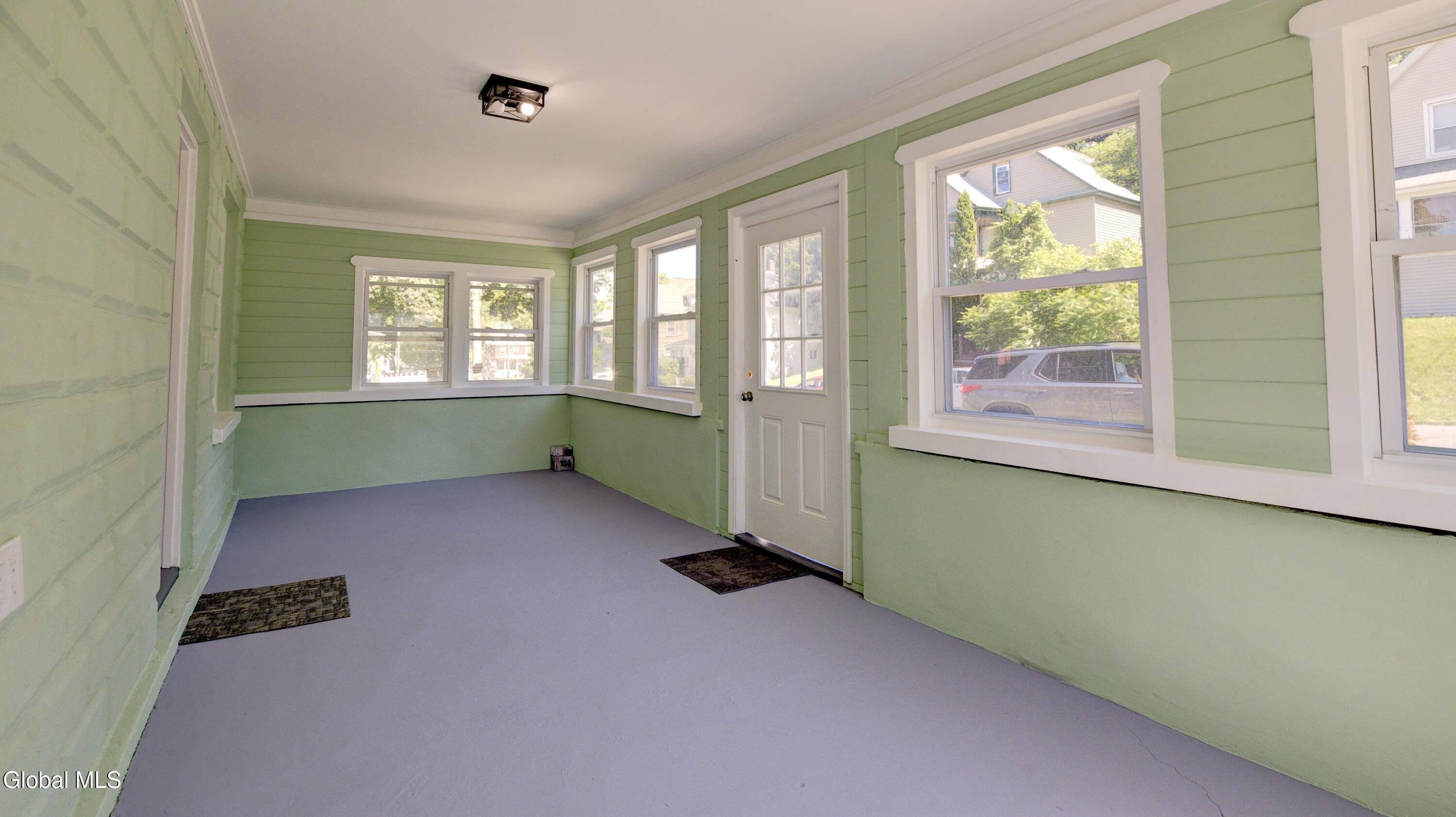 9 Mccleary Avenue Amsterdam NY 12010