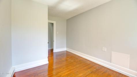 9 Mccleary Avenue Amsterdam NY 12010