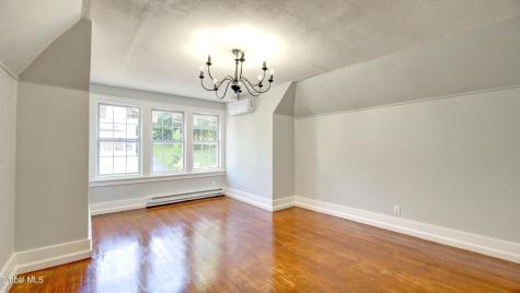 9 Mccleary Avenue Amsterdam NY 12010
