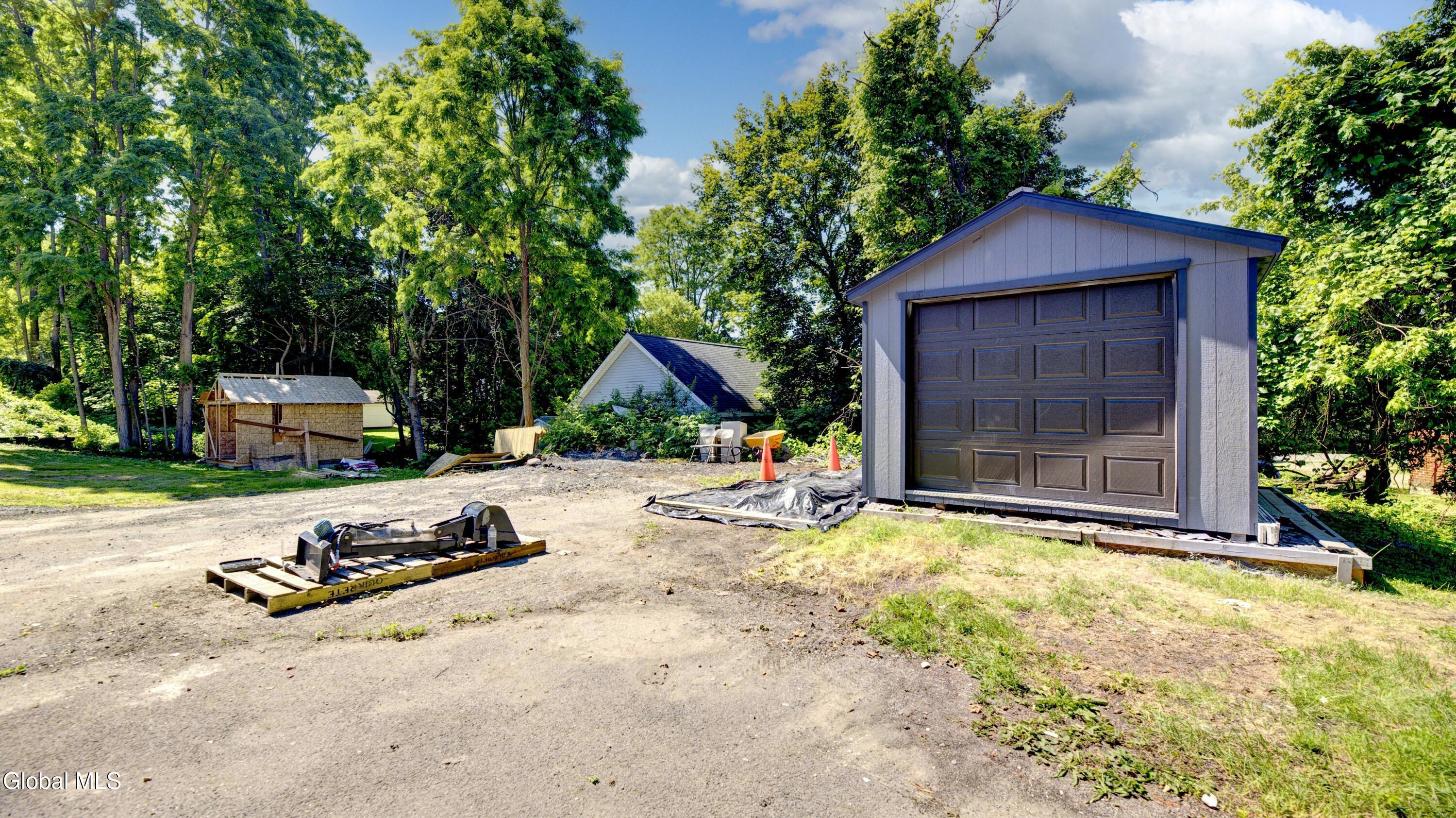 9 Mccleary Avenue Amsterdam NY 12010