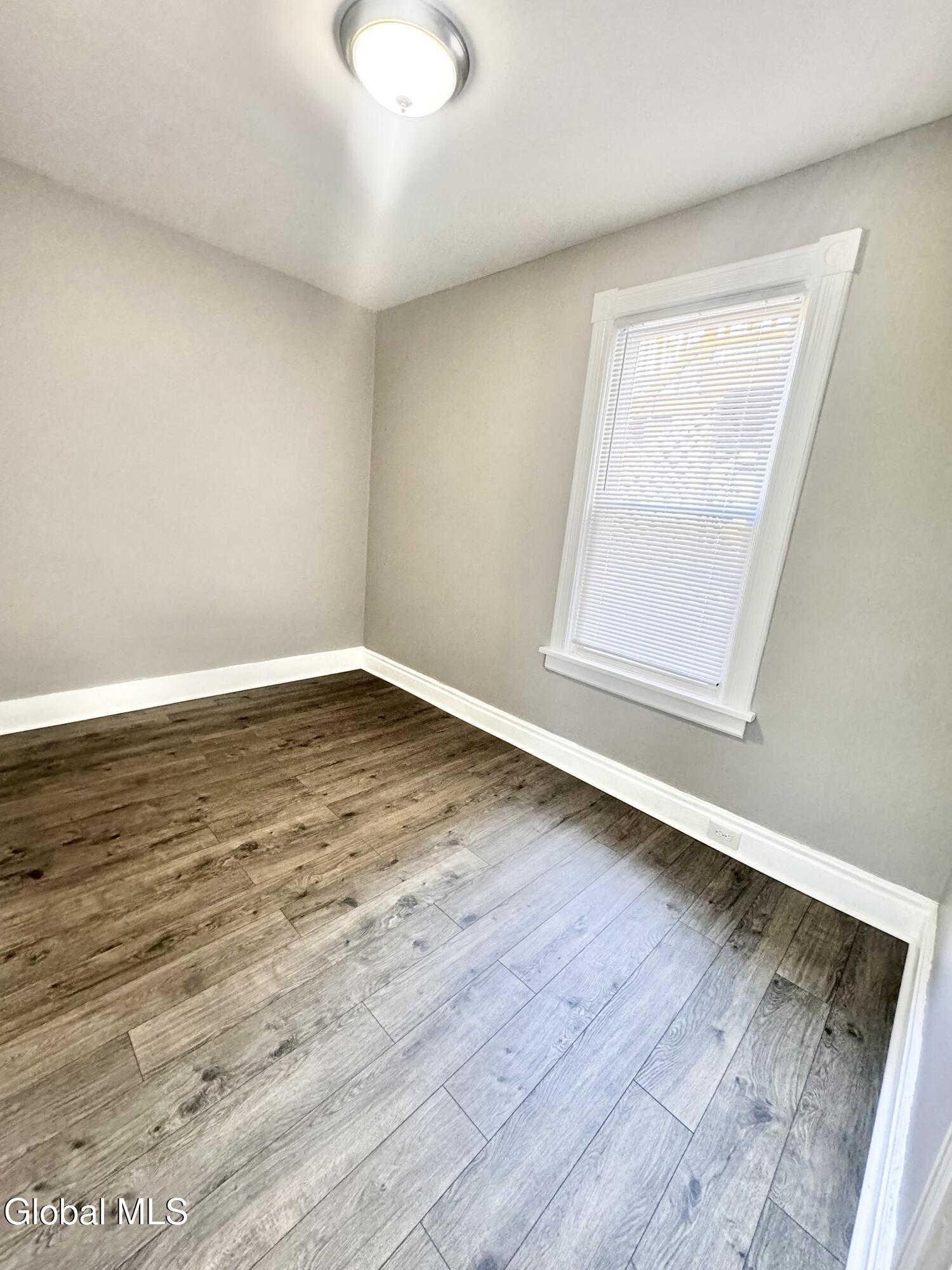 27 Mohawk Avenue Waterford NY 12188