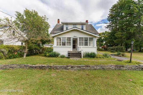 7 Greenbush Avenue East Greenbush NY 12061