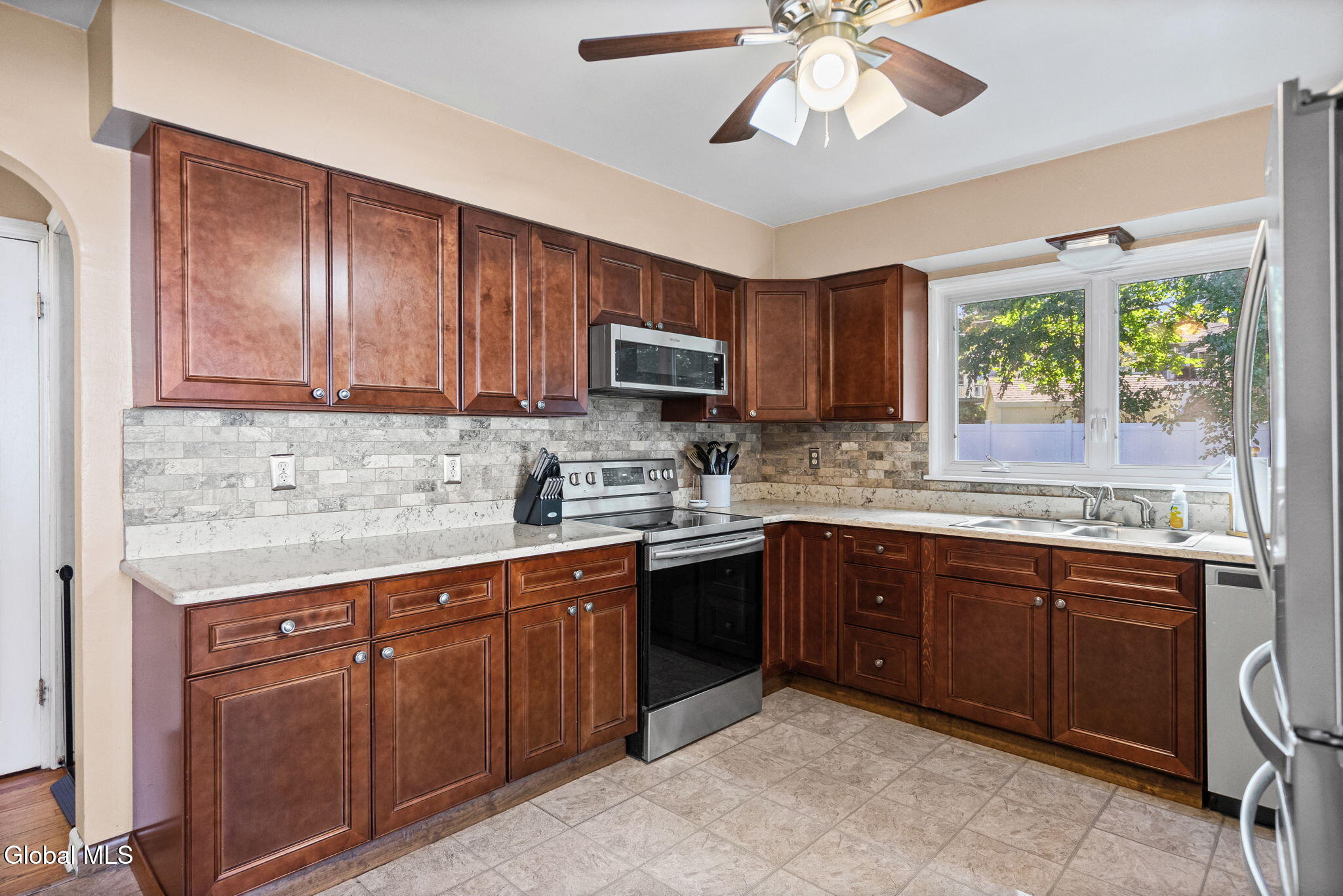 8 Knickerbocker Road Scotia NY 12302
